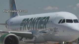 離陸直前の旅客機に人がはねられ死亡 アメリカ・デンバー国際空港　フェンス乗り越え空港に侵入か| TBS CROSS DIG with Bloomberg