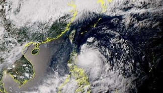【台風7号の進路は?】25日~27日頃にかけて沖縄地方に接近する見込み 大荒れ、大しけ、警報級の大雨となるおそれ【雨と風のシミュレーション】 | 富山のニュース|天気・防災|チューリップテレビ