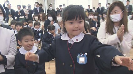 幼稚園で入園式 60人がピカピカの制服姿と歌を披露 大分 | TBS NEWS DIG