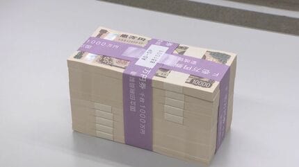 約20年ぶり“新紙幣”の引き渡しが始まる 日銀名古屋支店では紙幣を職員