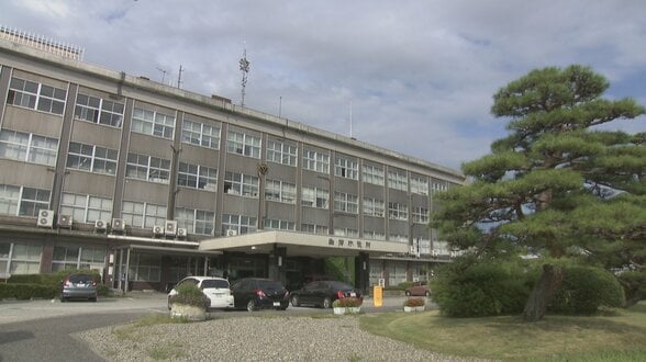 給食センター女性トイレ侵入・盗撮で56歳副主幹を懲戒免職　富山県魚津市が判決言い渡し前に処分…1月からの隠し撮り認め　管理監督の所長2人も厳重注意　|　富山のニュース｜天気・防災｜チューリップテレビ