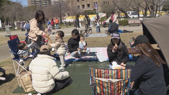 花見でなく“枝見” いつ咲くんだ？ことしのサクラ　花見の名所では場所取りしつつ仕事をする会社員も  |TBS NEWS DIG