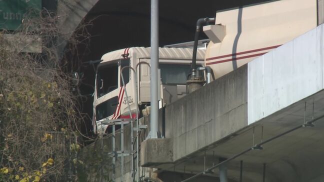 「追突事故です。何台が絡んでいるかわかりません」九州自動車道で8台事故 5人けが　トラックがトンネル塞ぎ八代JCT～人吉IC間で一時通行止めに　熊本（18日午後3時50分）|TBS NEWS DIG