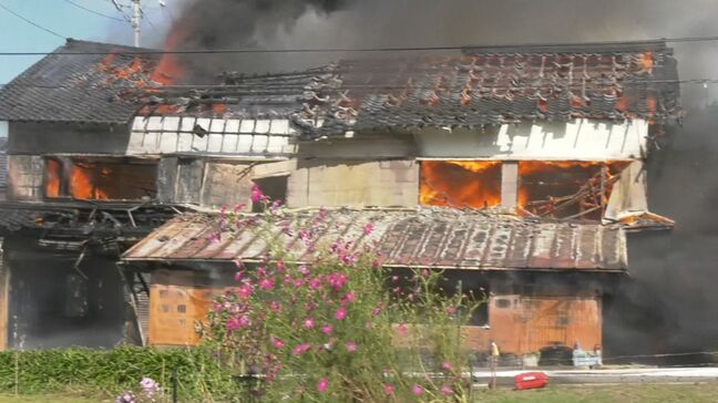鳥取県大山町で民家2棟全焼　「煙が渦巻いて怖かった…」連休を襲った火災にあたりは騒然|TBS NEWS DIG