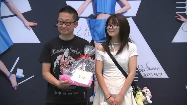 Perfumeコスチューム展来場者1万人に達し、セレモニーで記念品贈られる 盛岡市|TBS NEWS DIG