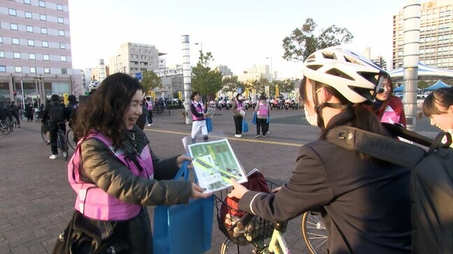 「交通事故で悲しむ人を1人でも減らしたい」JR高知駅前で交通安全の啓発活動|TBS NEWS DIG