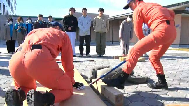 地域住民と大学が車中泊避難や身近なものを使った救助方法など防災について学ぶ【高知】|TBS NEWS DIG