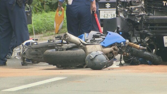 大型オートバイが車と正面衝突　フロント部分大破し27歳男性ライダーが搬送先の病院で死亡　3台でツーリング中に反対車線にはみ出しか　北海道鹿追町|TBS NEWS DIG