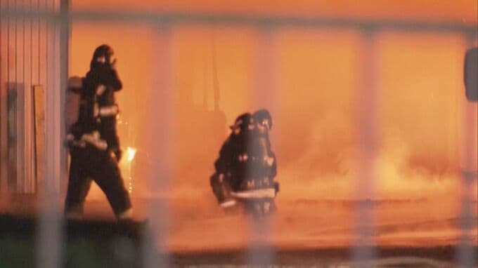 「工場が赤く光り爆発音」産廃処理工場で半日以上燃え続ける火災 三重・津市　|　名古屋・愛知・岐阜・三重のニュース【CBC news】 | CBC web
