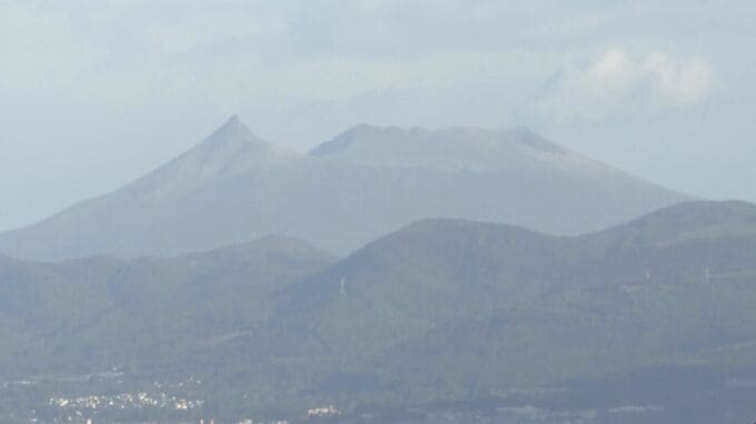 北海道・駒ヶ岳　噴火警戒レベル1から2に引き上げ「火口周辺規制」札幌管区気象台が発表|TBS NEWS DIG