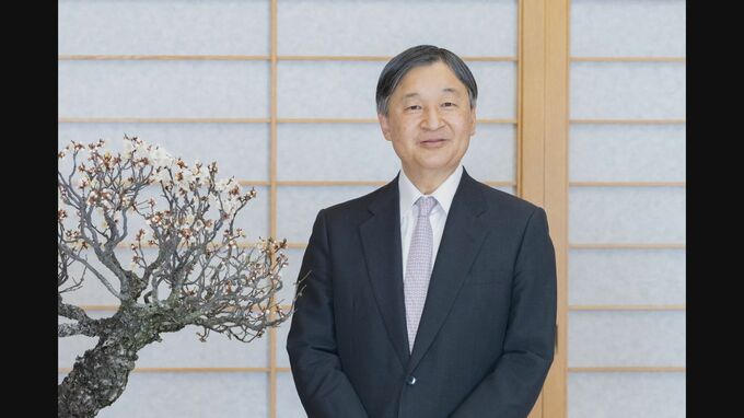 天皇陛下　母校・学習院大学のミュージアムを私的訪問　皇室ゆかりの美術品など約2時間鑑賞　集まった人に笑顔で手を振る|TBS NEWS DIG