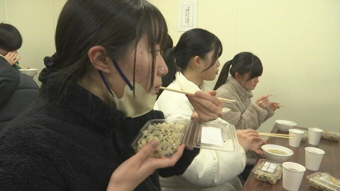 熱湯だと15分、水でも60分で食べられる「アルファ化米」使って栄養士ら目指す学生が非常食作りを学ぶ　|　BSSニュース | BSS山陰放送