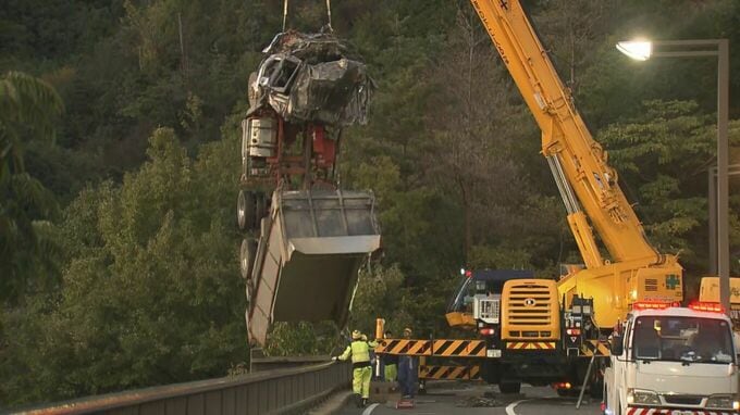 ダンプカーの運転手を過失運転致死傷罪で起訴　ダンプカーと乗用車の衝突転落事故　乗用車の夫婦が死亡　警察は危険運転致死傷で送検　広島地検|TBS NEWS DIG