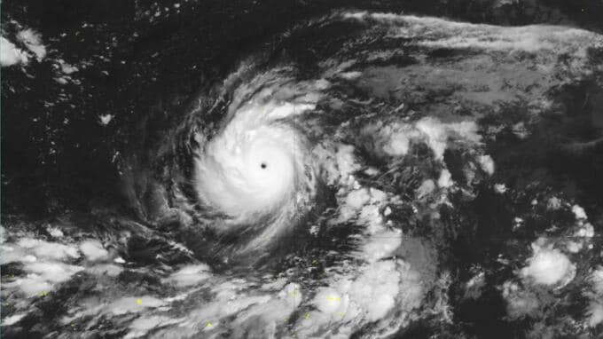【台風13号】宇宙からもくっきり「不気味な目」…最新の気象衛星がとらえた急発達　きょう午後にも最強ランク「猛烈な」勢力へ|TBS NEWS DIG