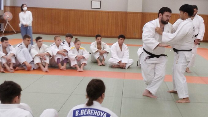 「柔道の仲間がいるから母国に残っている」 戦禍のウクライナ若手柔道チームに日本の技を　五輪金メダリストらが支援|TBS NEWS DIG