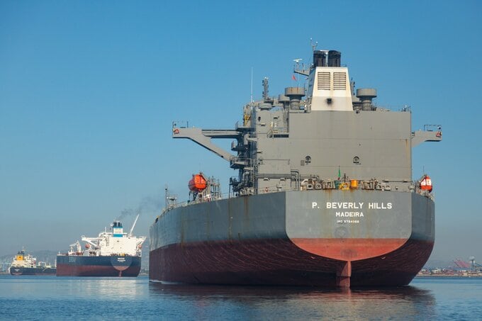 原油過剰に賭ける投資ポジション、市場が再び注目－米イラン合意受け