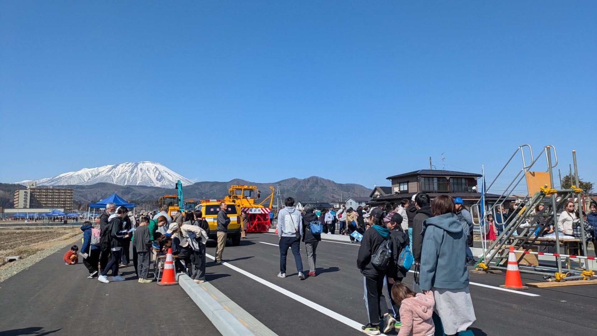 4月上旬に開通予定の道路で食べて、飲んで、親子で遊ぶ記念イベント