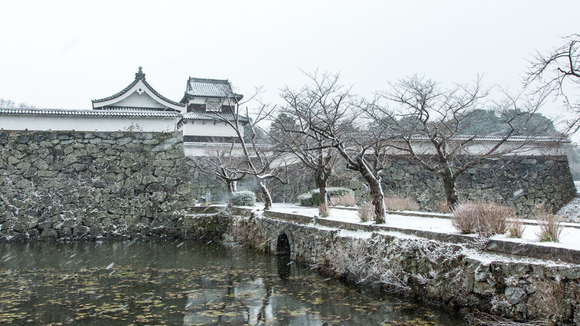 初雪の観測 ”人の目”ではなく”器械”に ひょうが降っても虹が出ても発表