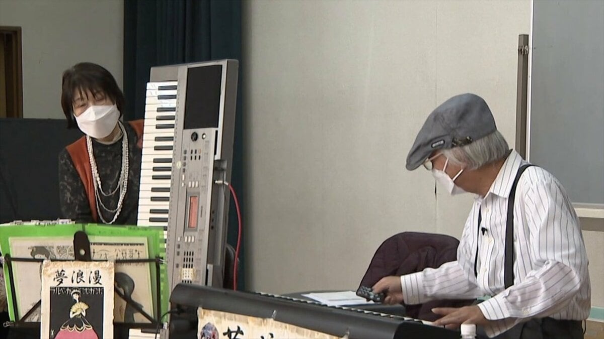「夢って意外な形で叶う」　元教員の70代夫婦の音楽ユニット　演奏する昭和の名曲はすべて“耳コピ”　地域サロンで人気　山梨
