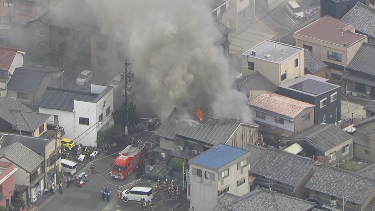 「仏壇から火が出た」との119番通報 住宅密集地で火事 90代男性と80代女性ら4人搬送 命に別状なし 名古屋・中川区