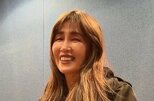 【 工藤静香 】 「いや〜　喉潰れる！」「4時間半ぶっ通りで歌い、ヘッドホンで耳が痛いって言う。笑笑笑笑」　ハードなレコーディングに　「久しぶりの200本ノック的な、、、」|TBS NEWS DIG