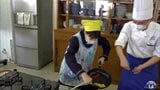 「下手なのでこれからがんばります」中学生がオムライス作りに悪戦苦闘　職業体験で料理人に挑戦|TBS NEWS DIG