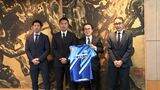「必ずできると信じて戦っていきたい」サッカーJ3カマタマーレ讃岐・米山篤志監督が知事に飛躍を誓う【香川】 | 岡山・香川のニュース | 天気 | RSK山陽放送