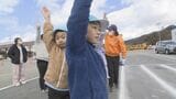 「みんなで手をあげて」4月から小学生になる園児対象に交通安全教室 横断歩道の渡り方を練習 長野市|TBS NEWS DIG