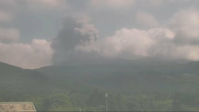 新燃岳で噴火発生　噴煙1500ｍ　連続噴火続く「降灰予報は宮崎・鹿児島・熊本」（17日午前9時27分）|TBS NEWS DIG