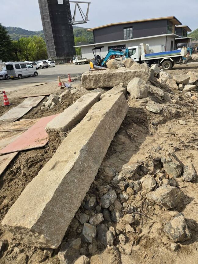 【独自】かつて建設の護国神社の遺構とみられる石材発見　９月供用開始の「（仮称）まちづくり支援拠点施設」の工事現場で　広島県福山市|TBS NEWS DIG