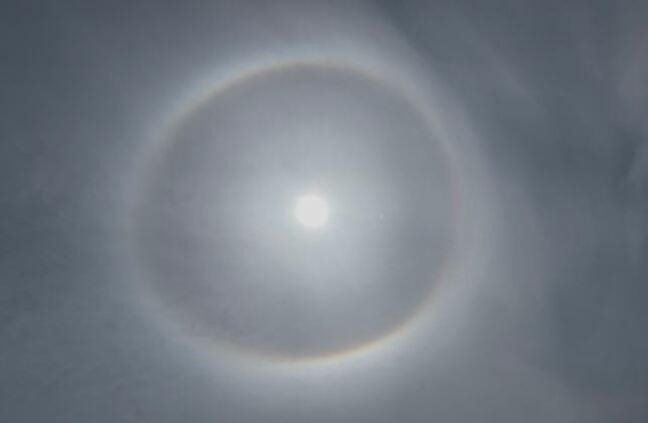 太陽の周りに大きな日暈=ハロを長野市の上空でキャッチ これからの天気を「予言」する輪の正体は? そしてその「予言」とは?|TBS NEWS DIG