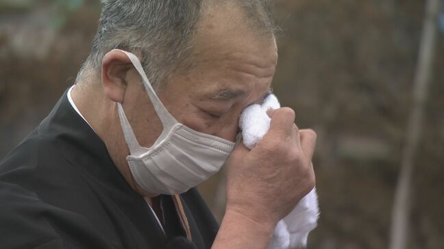 更地になった“本堂跡地”で涙ながらの元日の読経 能登半島地震から1年  珠洲のまちを見守り続ける本住寺 住職は「きょうが復旧復興の第一歩」|TBS NEWS DIG