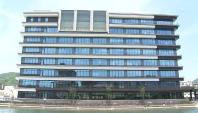 市役所に包丁持った男　追いかけた職員が現行犯逮捕　刃渡り18センチ　窓口で首にあてる　職員･市民にけが人なし　広島･三原市　|　RCC NEWS | 広島ニュース | RCC中国放送