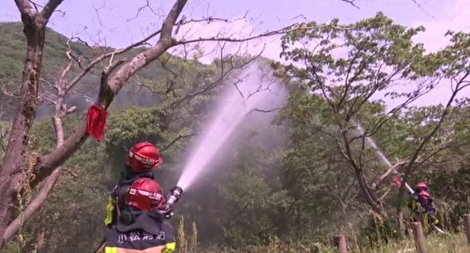 「岩手・大船渡の山火事教訓に」防災ヘリも加わり火災防御訓練 石川・小松市　|　石川県のニュース｜MRO北陸放送