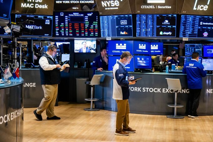 テスラ株急落、オプション投資家が好機見いだす－ヘッジの役割も期待