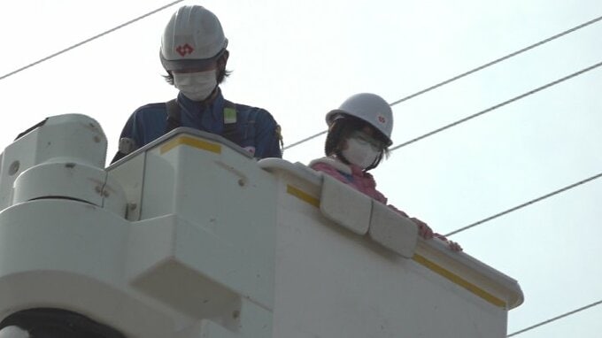 「こんなに高い場所で作業をしていてすごい」インフラ企業の現場で使われる車が一堂に集まるイベント　　|　山梨のニュース | ＵＴＹテレビ山梨