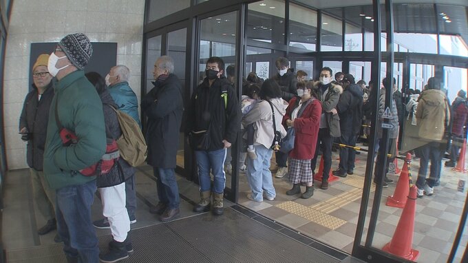 「久しぶりに映画を見た」県庁所在地に『2年7か月ぶり』のシネコン復活！　100人以上が駆けつけ行列！　初日は1000人以上が来場見込み　『イオンシネマ新青森』オープン　|　青森のニュース│ATV NEWS│青森テレビ