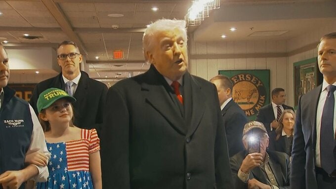 米・トランプ大統領「銃を所持しているべきではなかった」 中西部ミネソタ州で移民当局の発砲により亡くなった男性について