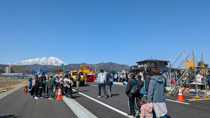 4月上旬に開通予定の道路で食べて、飲んで、親子で遊ぶ記念イベント　多くの人でにぎわう　岩手・滝沢市　|TBS NEWS DIG