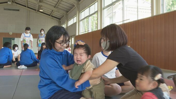 「お母さんの力は偉大」高校生があかちゃんふれあい体験　|　山口のニュース・天気・防災｜tys NEWS｜ｔｙｓテレビ山口