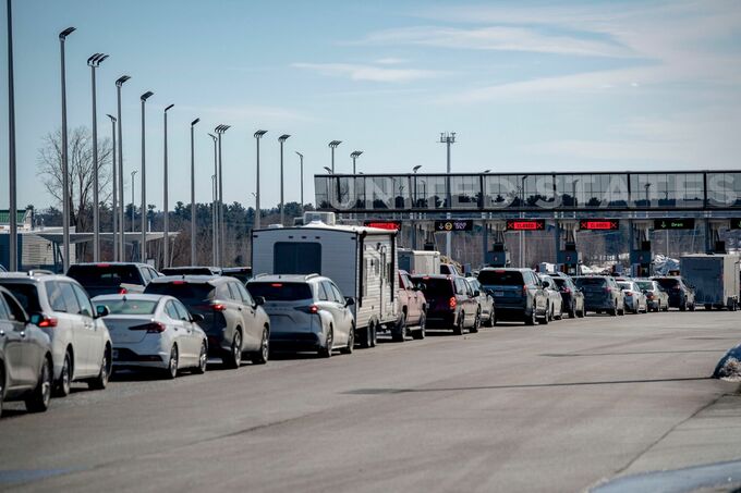 米入国審査、携帯電話調べられる可能性－カナダ政府が国民に警告