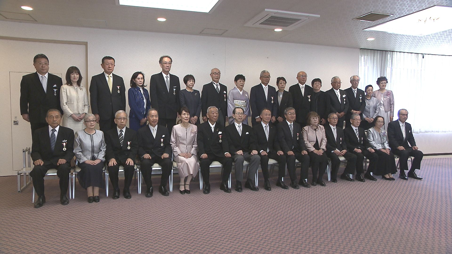 日本叙勲者協会 叙勲に輝く人々 東北編 2 福島 宮城 写真集 木箱入り 日本叙勲者協会 叙勲に輝く人々 東北編 2 福島 宮城 写真集 木