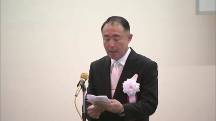 福岡市の中学校で入学式 保護者や在校生が拍手で迎え新入生が入場