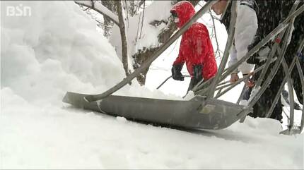 早稲田の学生たちおよそ20人「動いていたらどんどん暑いです」積雪
