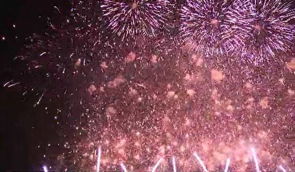 「すごい感動しました」ペアで5万2000円の席も完売　晩秋の夜空を焦がす1万発が観客を虜に　音と光が全国からのファンを魅了　長野市・えびす講煙火大会|TBS NEWS DIG