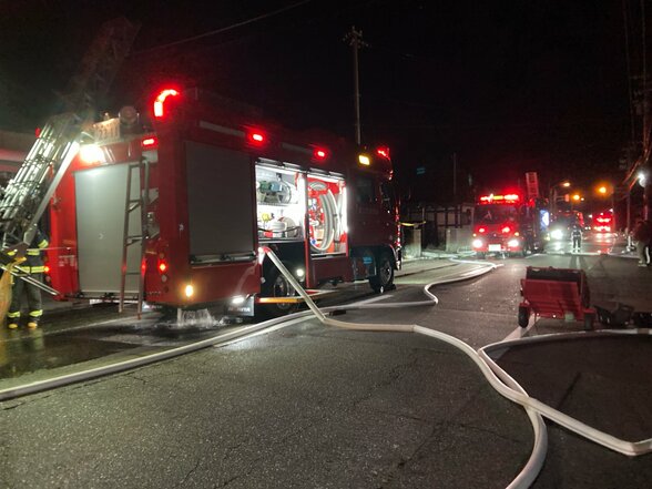 「倉庫内で火が見える」富山市の倉庫で火災 火は約40分後にほぼ消し止められる | 富山のニュース|天気・防災|チューリップテレビ