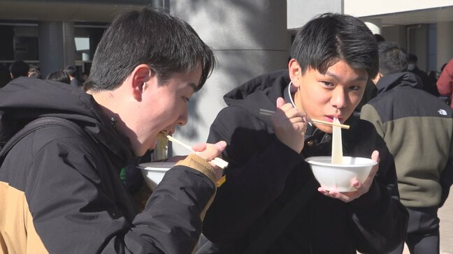 「甲子園目指す」「就職するので事故ないように」高校で伝統の鏡開き　雑煮を食べ一年の活躍を祈願　山梨・甲府工業|TBS NEWS DIG