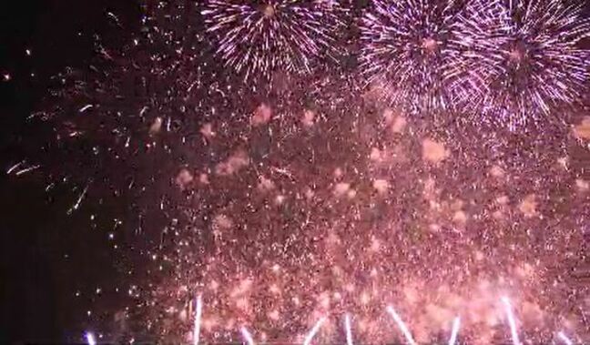 「すごい感動しました」ペアで5万2000円の席も完売　晩秋の夜空を焦がす1万発が観客を虜に　音と光が全国からのファンを魅了　長野市・えびす講煙火大会|TBS NEWS DIG