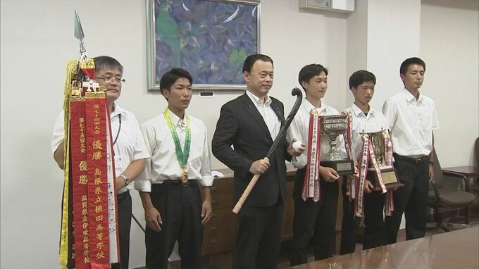 知事にも手ほどき…横田高校男子ホッケー部インターハイ優勝を報告　目標は２００８年来の”全国３冠”　|　BSSニュース | BSS山陰放送