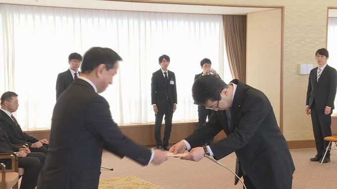 第２の人生へ～山口県職員５６人が職場に別れ　|　山口のニュース・天気・防災｜tys NEWS｜ｔｙｓテレビ山口
